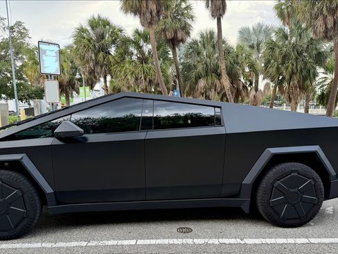 Used 2024 Tesla Cybertruck AWD Crew Cab image 2