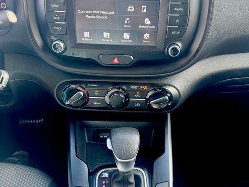 Used 2021 Kia Soul LX FWD image 17