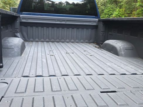 Used 2023 Chevrolet Silverado 2500 Custom w/ Custom Value Package image 5