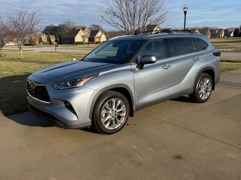 Used 2023 Toyota Highlander Limited image 1
