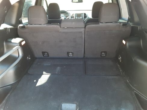 Used 2017 Jeep Cherokee Sport image 12