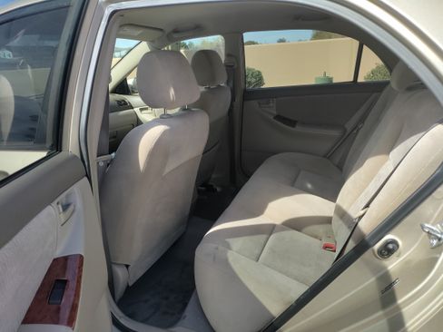 Used 2005 Toyota Corolla LE image 9