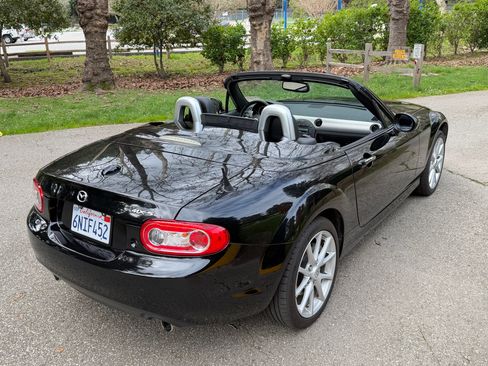 Used 2010 MAZDA MX-5 Miata Grand Touring w/ Premium Pkg image 9