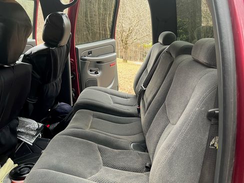 Used 2006 Chevrolet Silverado 2500 LT w/ Heavy-Duty Power Package image 14