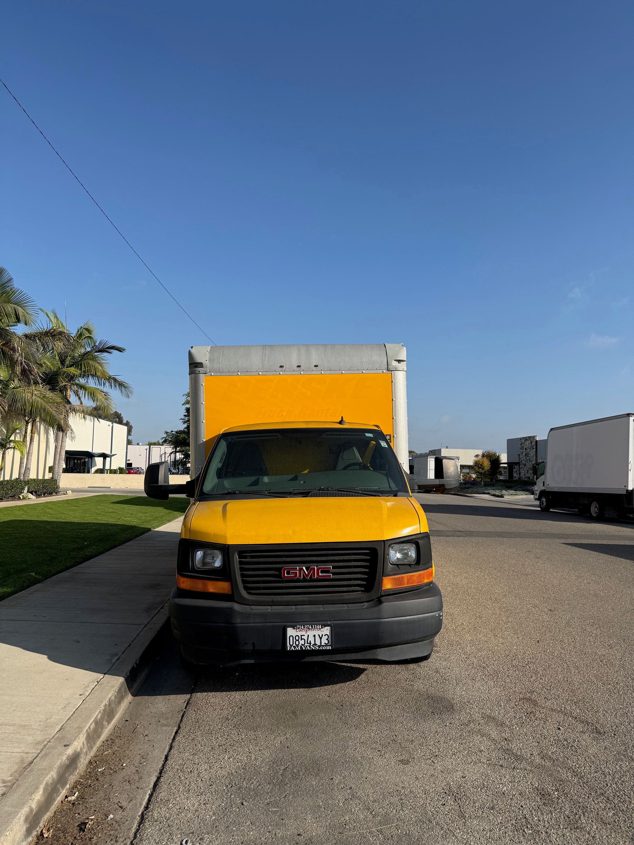 Used 2017 GMC Savana 3500 Extended RWD image 4