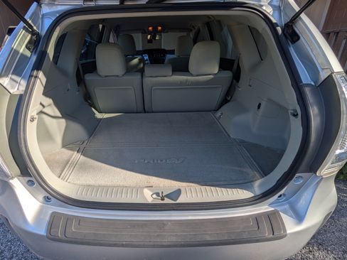 Used 2014 Toyota Prius V Three image 10