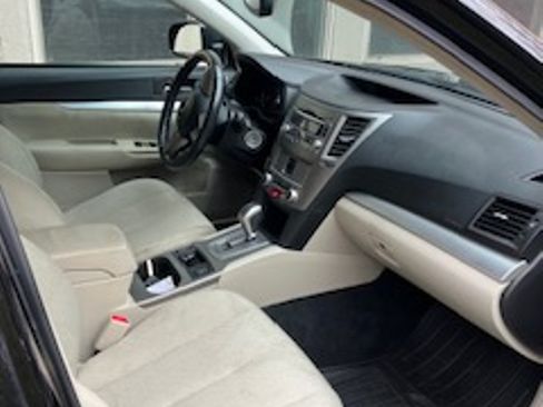 Used 2011 Subaru Outback 2.5i Premium image 9