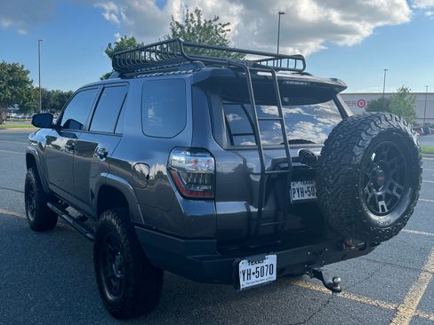 Used 2021 Toyota 4Runner Venture w/ Moonroof Package AWD/4WD image 4
