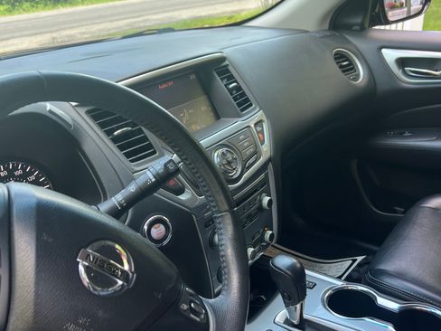 Used 2017 Nissan Pathfinder SL AWD/4WD image 13