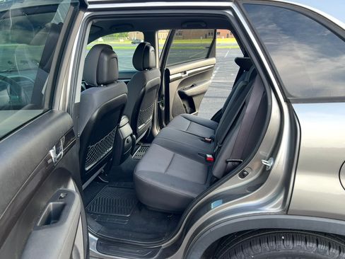 Used 2012 Kia Sorento LX w/ Convenience Pkg FWD image 5