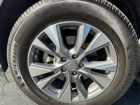 Used 2015 Nissan Murano SL w/ Cargo Package image 17