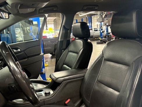 Used 2019 GMC Acadia SLT image 9