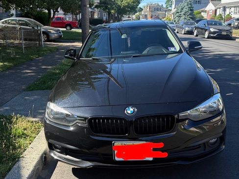Used 2017 BMW 320i xDrive Sedan AWD/4WD image 17