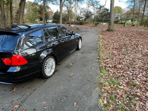 Used 2011 BMW 328i xDrive Wagon image 4