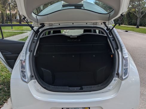 Used 2015 Nissan Leaf SL image 4