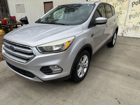 Used 2017 Ford Escape SE image 4