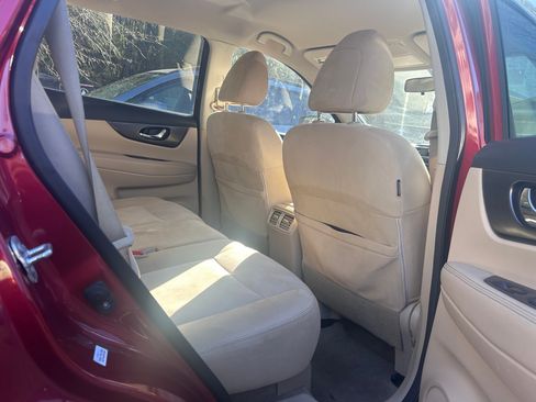 Used 2015 Nissan Rogue SV image 4