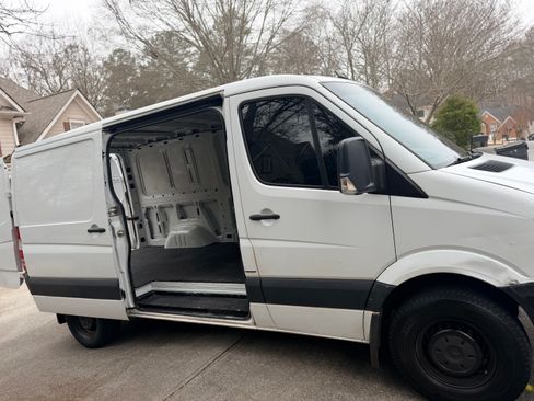 Used 2016 Mercedes-Benz Sprinter 2500 image 14