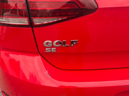 Used 2018 Volkswagen Golf SE image 13