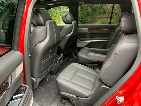 Used 2026 Cadillac Vistiq Luxury image 14