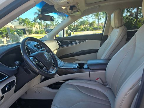 Used 2020 Lincoln Nautilus Reserve image 5