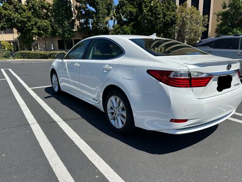 Used 2014 Lexus ES 300h w/ Premium Package w/Bamboo Trim FWD image 15