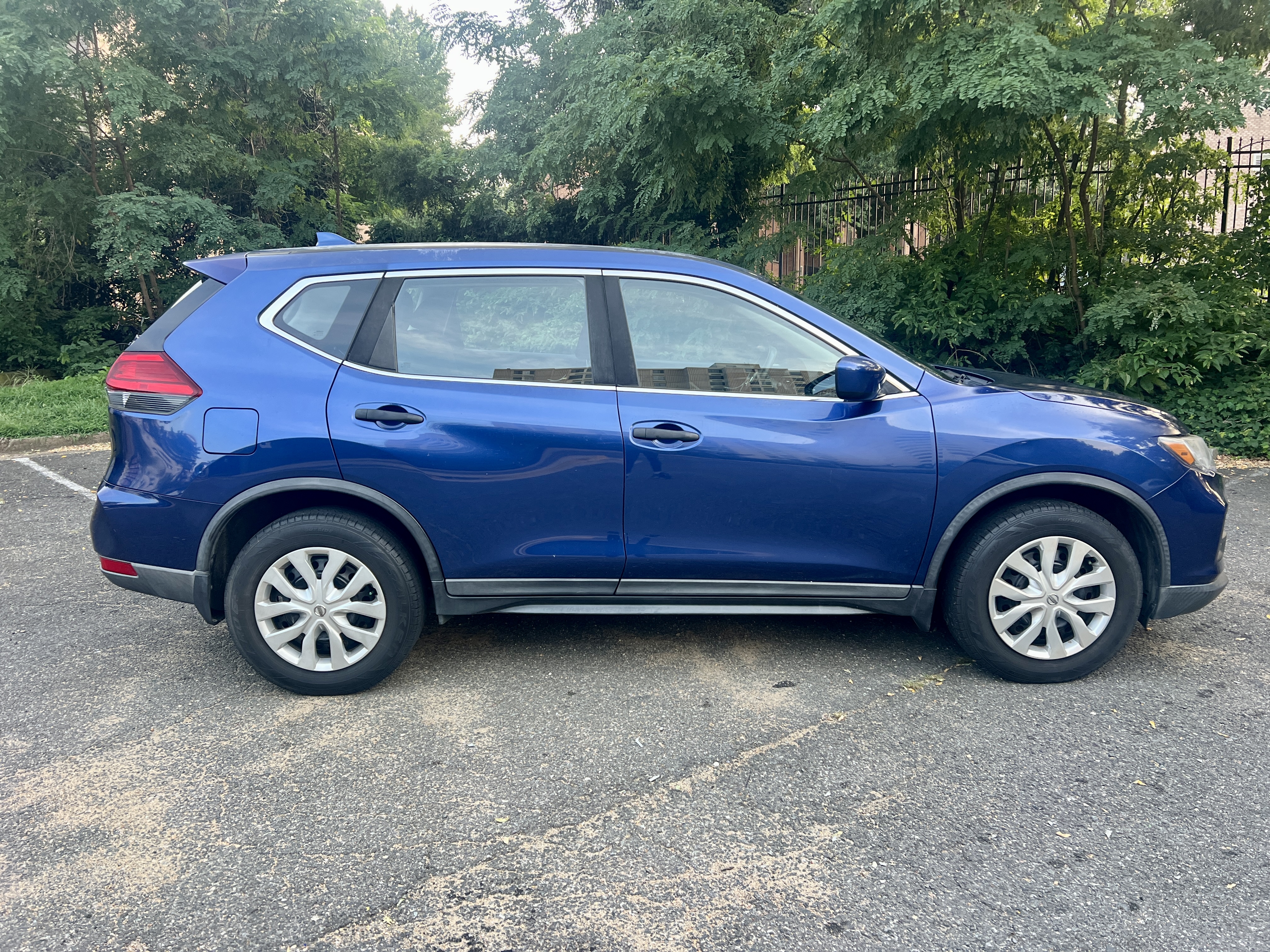 Used 2017 Nissan Rogue S AWD/4WD image 5