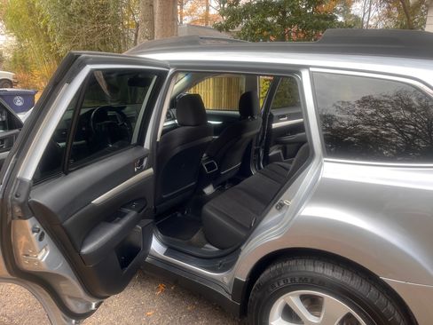 Used 2014 Subaru Outback 2.5i Premium image 10