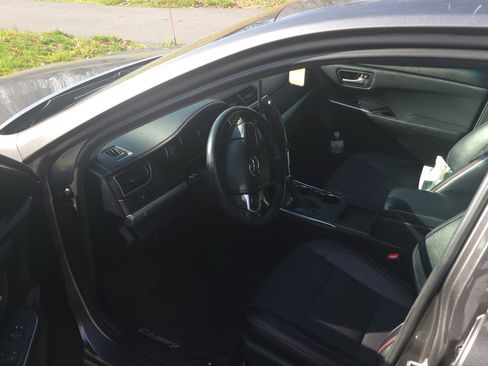 Used 2016 Toyota Camry SE image 6