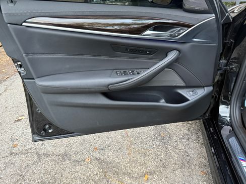 Used 2023 BMW M550i xDrive w/ Executive Package image 16