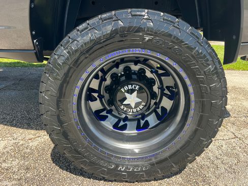 Used 2022 RAM 3500 Big Horn w/ Night Edition AWD/4WD image 12