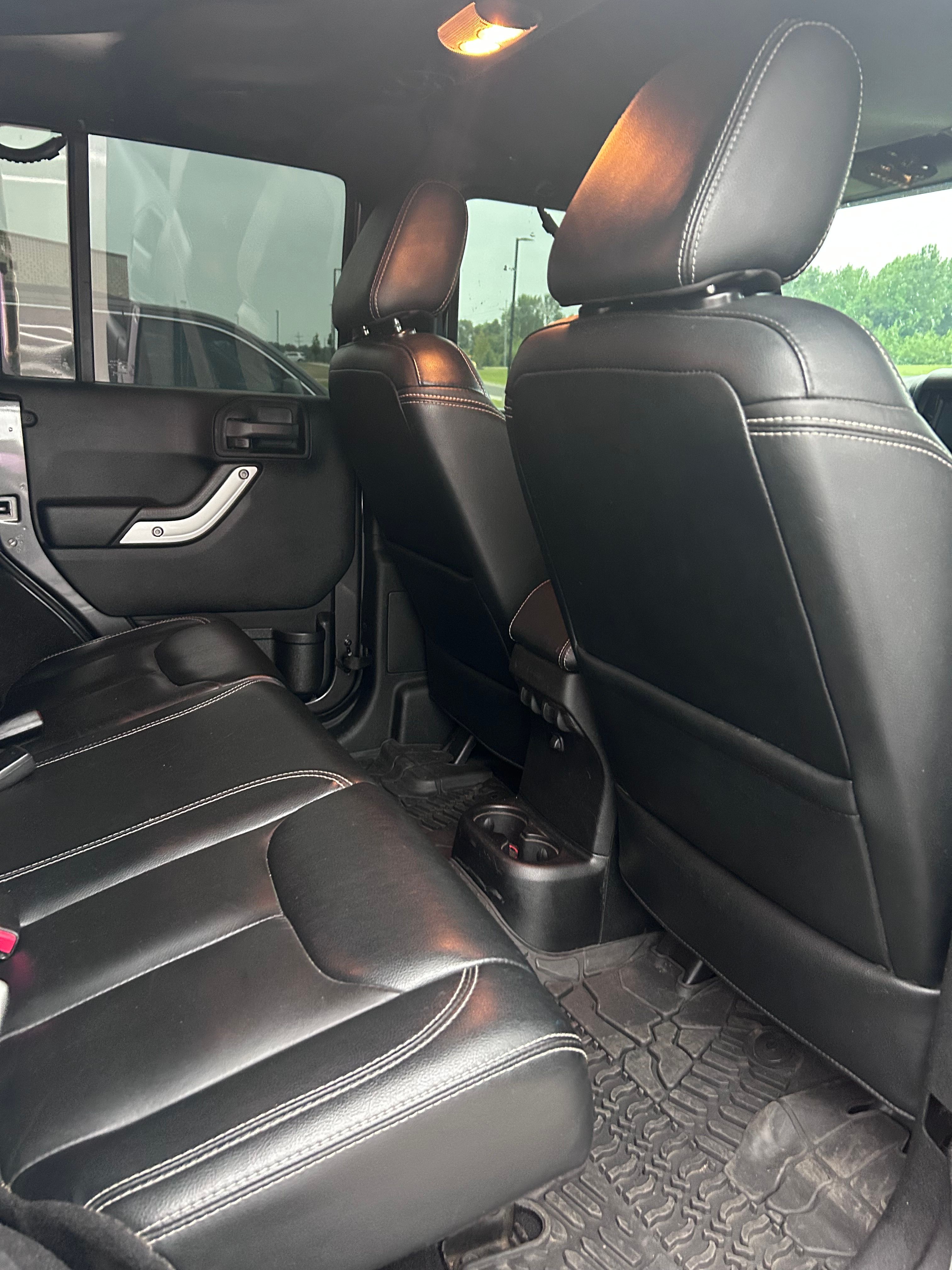 Used 2014 Jeep Wrangler Unlimited Rubicon AWD/4WD image 11