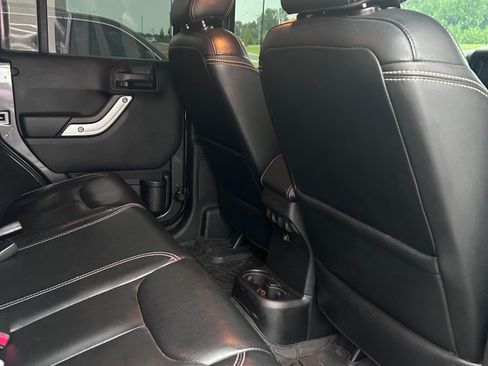 Used 2014 Jeep Wrangler Unlimited Rubicon AWD/4WD image 11