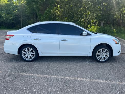 Used 2013 Nissan Sentra SL w/ Premium Pkg FWD image 5