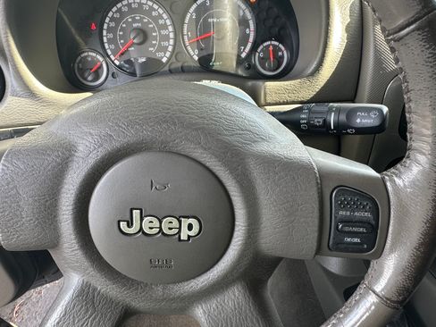 Used 2006 Jeep Liberty Renegade w/ Trailer Tow Group AWD/4WD image 27