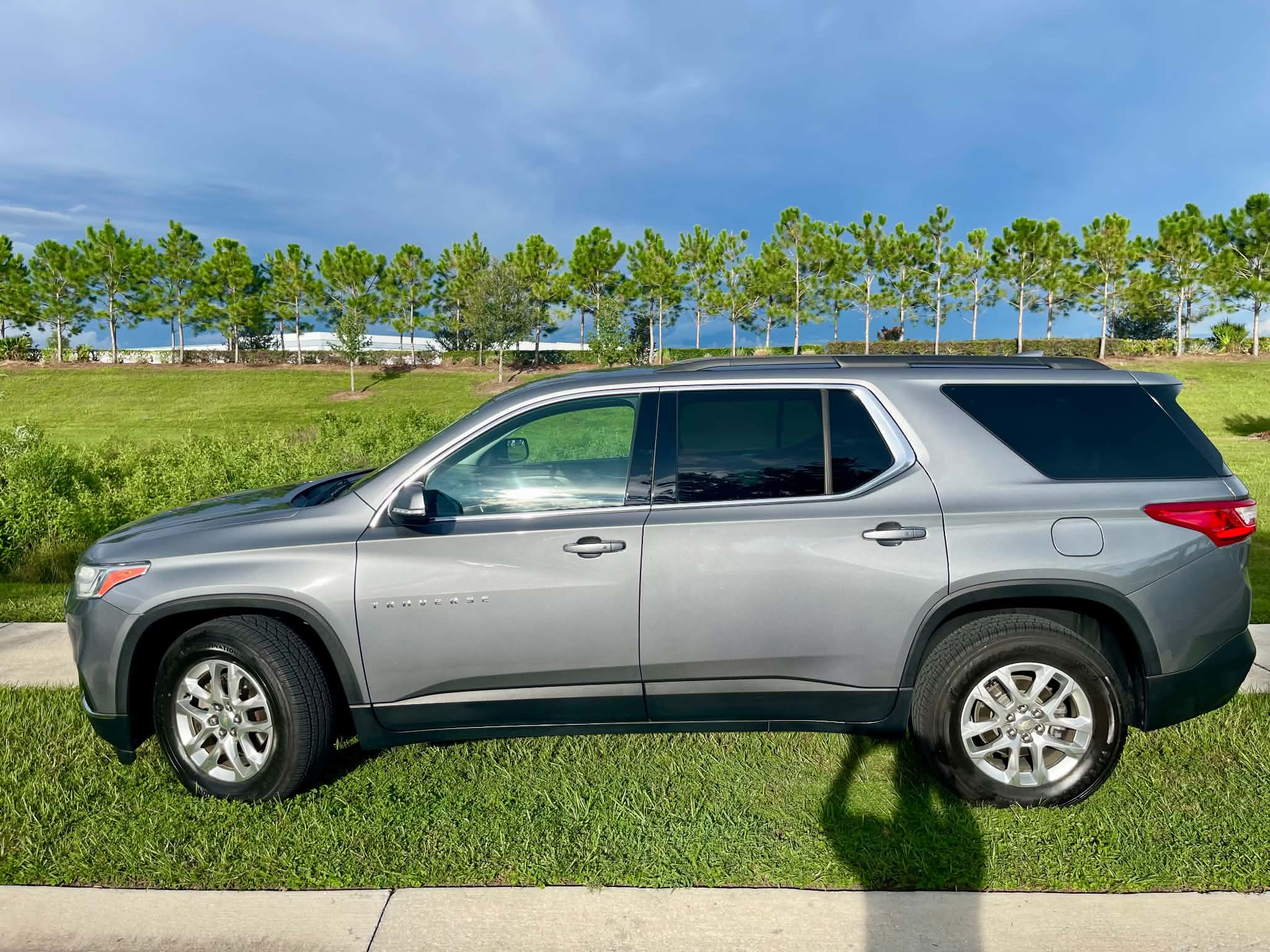 Used 2019 Chevrolet Traverse LT FWD image 8