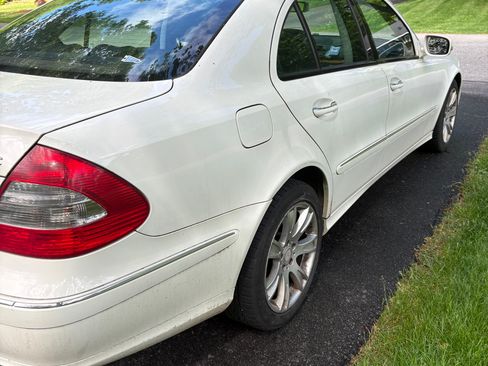 Used 2009 Mercedes-Benz E 350 4MATIC Sedan image 2