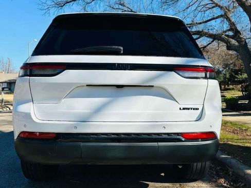 Used 2023 Jeep Grand Cherokee Limited w/ Black Appearance Package image 2