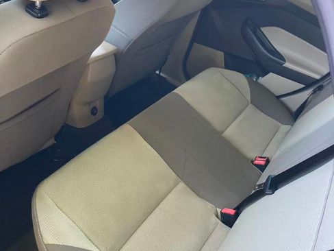 Used 2014 Ford Focus SE w/ SE Winter Package image 6