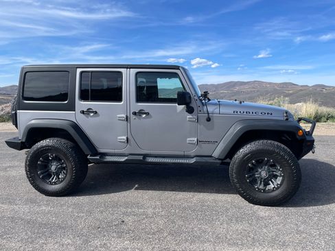 Used 2016 Jeep Wrangler Unlimited Rubicon w/ Connectivity Group AWD/4WD image 1