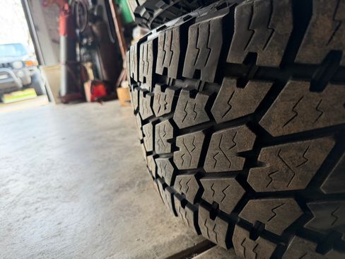 Used 2007 HUMMER H3 AWD/4WD image 2