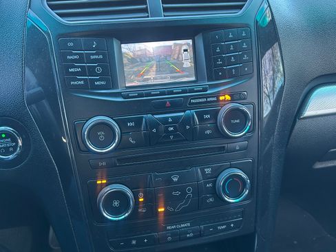 Used 2016 Ford Explorer XLT image 23