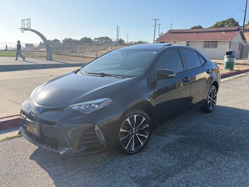 Used 2019 Toyota Corolla SE w/ SE Premium Package FWD image 1