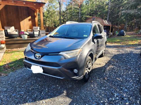 Used 2016 Toyota RAV4 XLE image 1