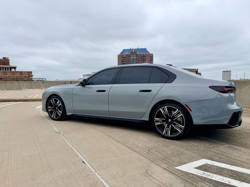 Used 2024 BMW 750e xDrive AWD/4WD image 16