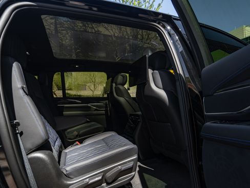 Used 2025 Cadillac Escalade IQ Sport 1 w/ LPO, ONYX Package image 8