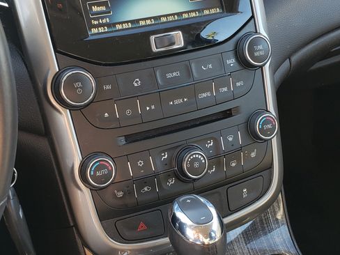 Used 2016 Chevrolet Malibu LTZ image 9