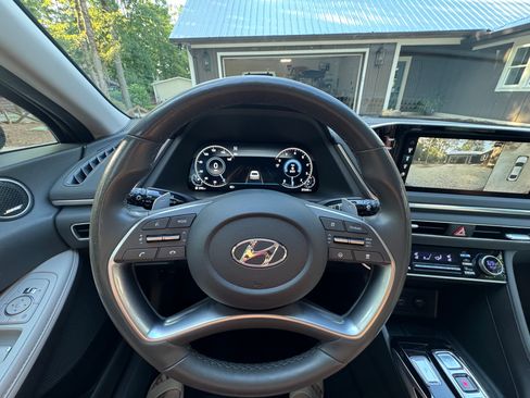 Used 2022 Hyundai Sonata Limited FWD image 13