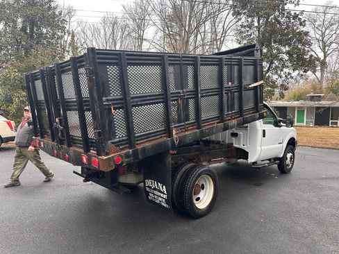Used 2003 Ford F550 2WD Regular Cab Super Duty image 1