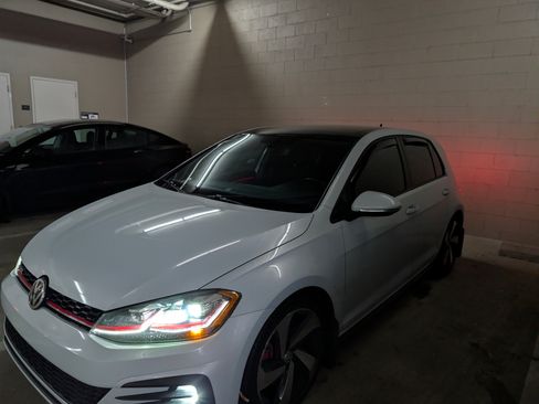 Used 2018 Volkswagen GTI SE image 5
